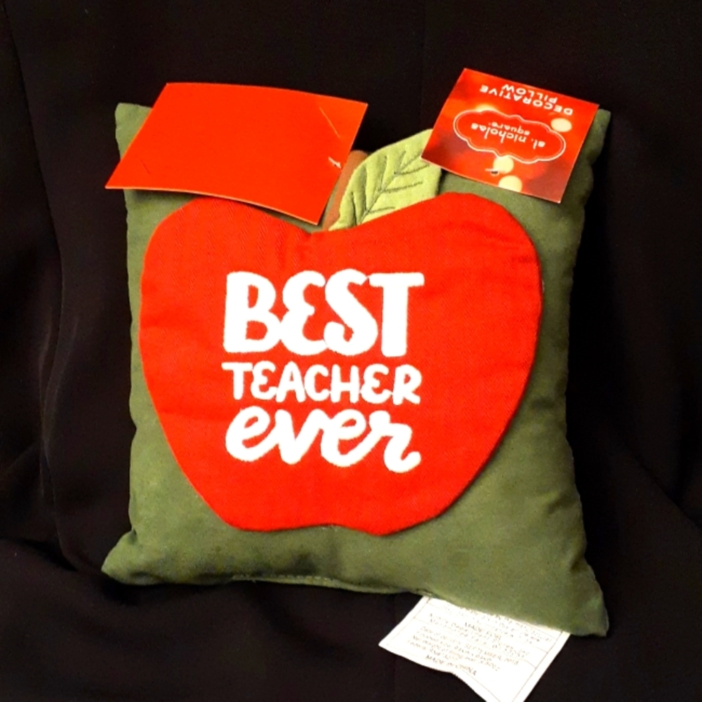 New St. Nicholas 9in x 9in  BEST TEACHER EVER DECORATIVE PILLOW 4in Pocket